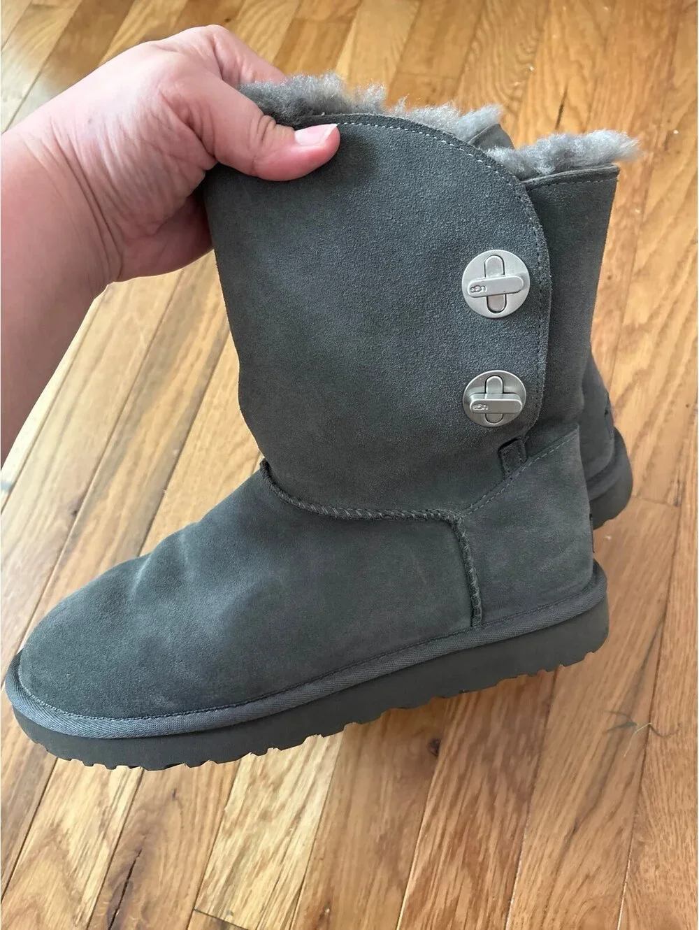 UGG Women’s Size 9 Turnlock Short Boot Charcoal Grey Suede Sheepskin Lining